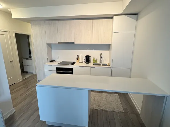 89 Church St #3301, Toronto, ON M5C 0B7