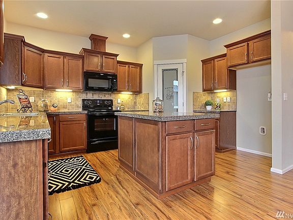 4th image of 1924 197th Street Ct E