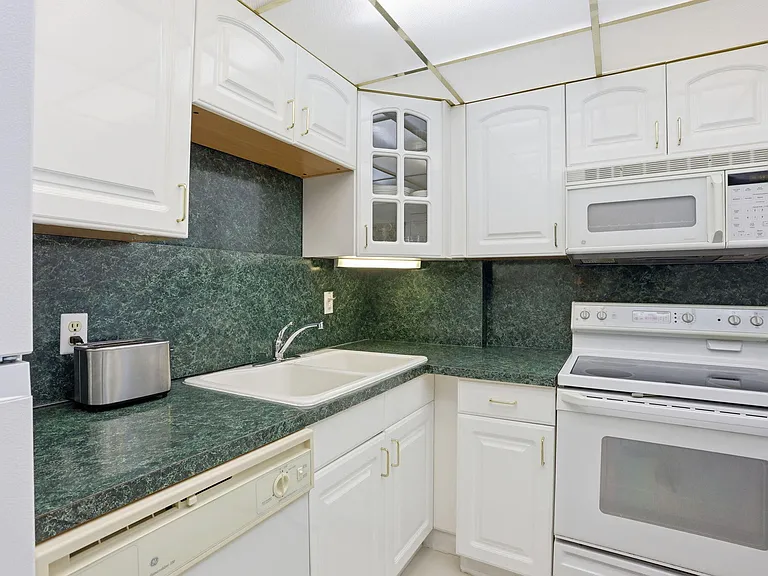 2000 S Ocean Blvd #2L — Photo 4