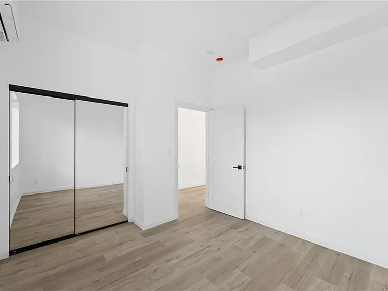 8512 Wilbur Ave — Photo 5