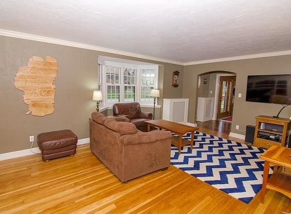 3rd image of 421 Lincoln Ave