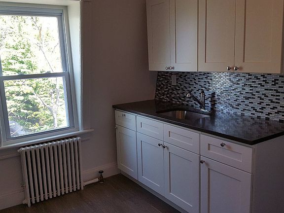 2nd image of 420 Littleworth Ln Floor 10-3
