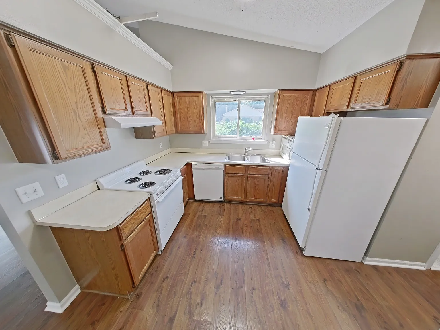 3 bed, 1.5 bath, 1361 sqft, $1,795 — Photo 4