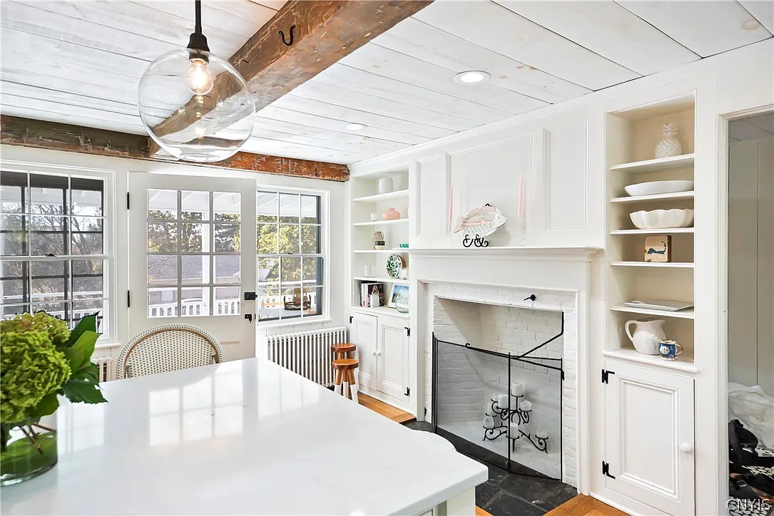 4 bed, 3.5 bath, 2925 sqft, $4,700 — Photo 2