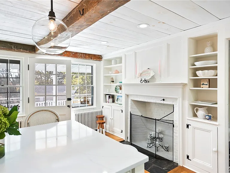 31 State St — Photo 2