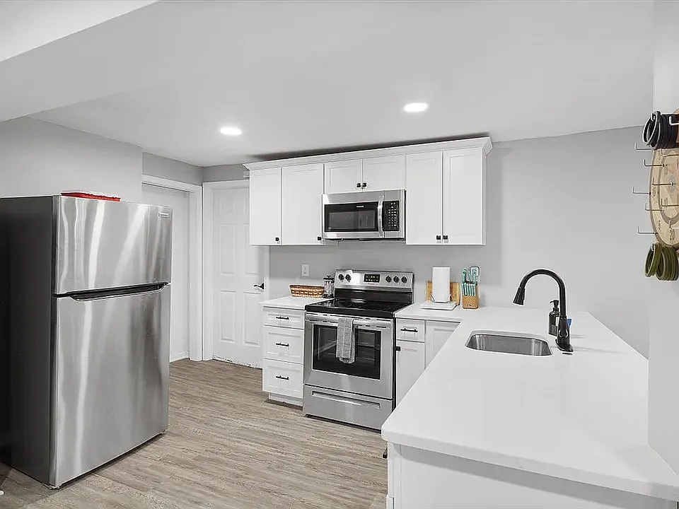 910 James Street — Photo 3
