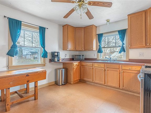 4th image of 2735 Argella Ave