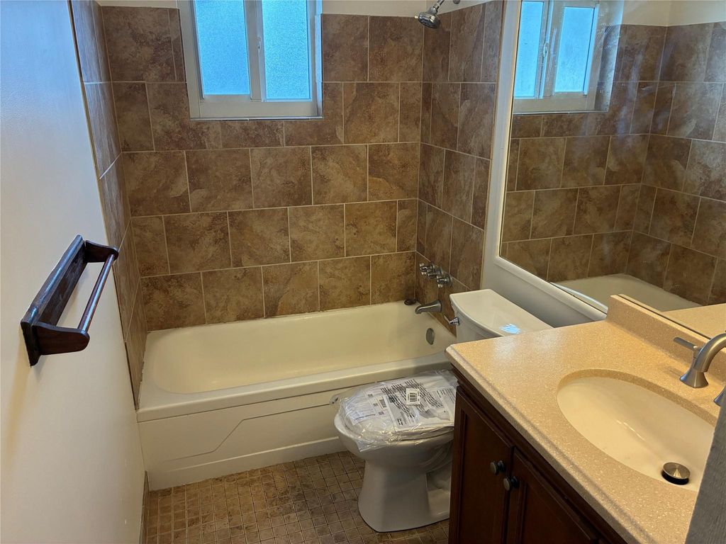 3021 E Golf Boulevard, photo 5