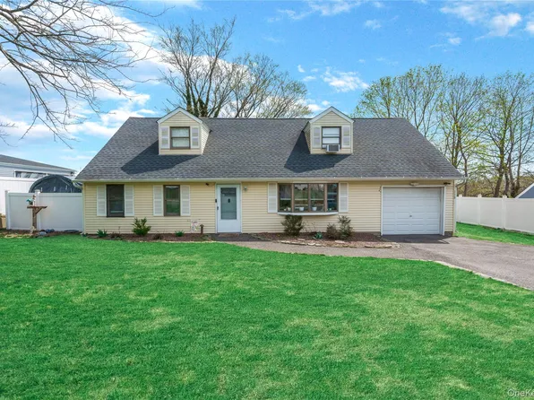 112 Rosemont Avenue, Farmingville, NY 11738