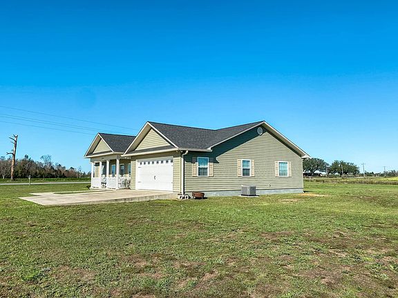 3rd image of 21379 NE Spring Hill Dr