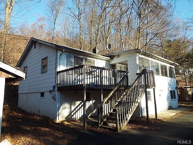 1st image of 27 Julie Ln