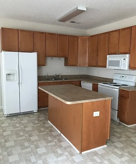 185 E Plaza Dr — Photo 6
