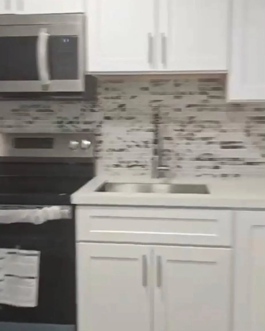 2 bed, 2.0 bath, 1084 sqft, $2,400 — Photo 2