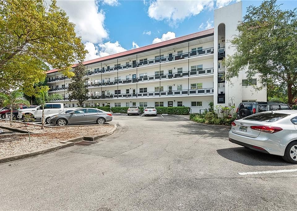 1st image of 200 El Camino Dr APT 209