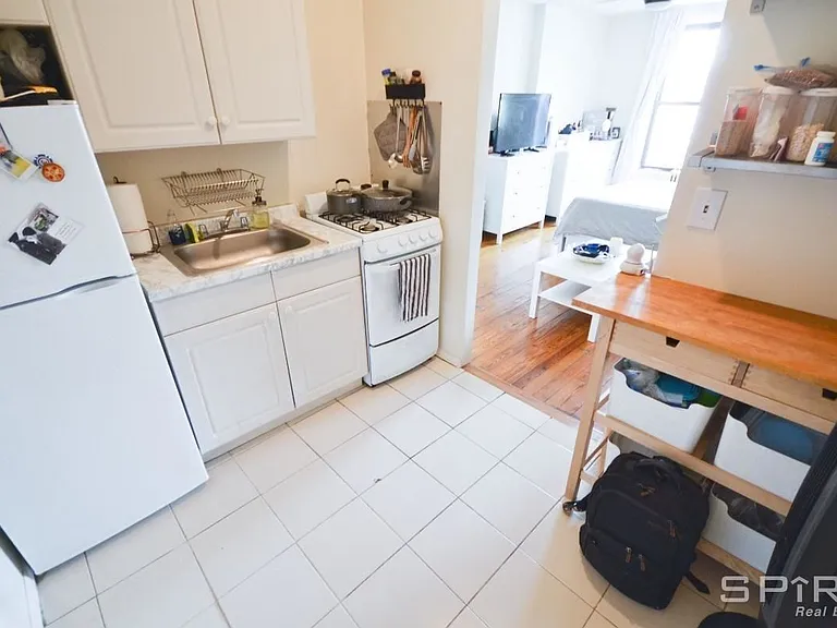 457 W 50th St #4RE — Photo 5