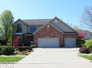 3707 Baldocchi Dr, Bloomington, IL