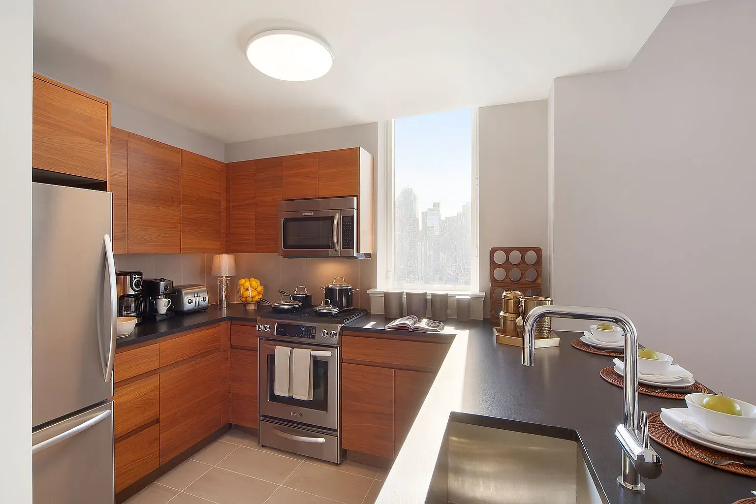 550 West 45th Street — Photo 2