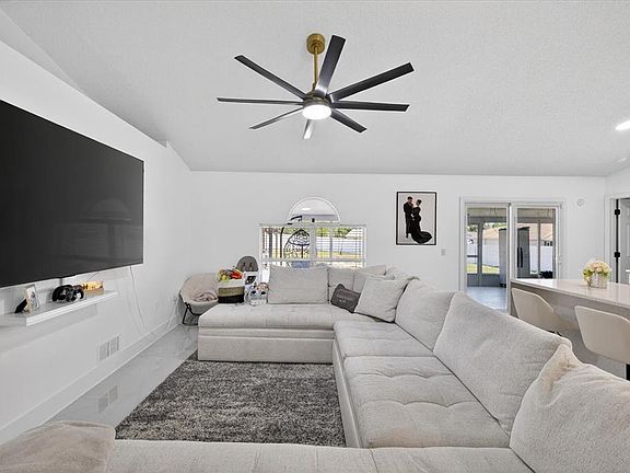 4th image of 4096 Landover Blvd