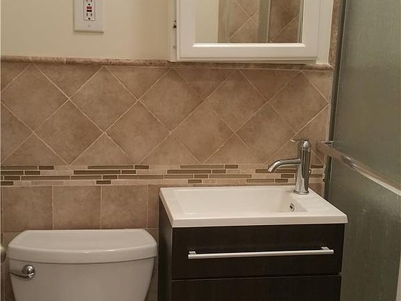 5th image of 3026 31st St #3R