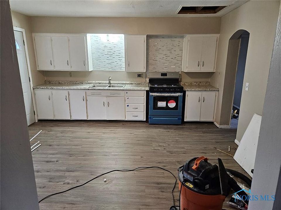2nd image of 810 Euclid Ave