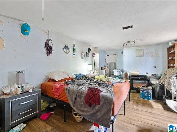 5th image of 130 8th St