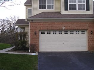 99 Regent Dr, Gilberts, IL 60136