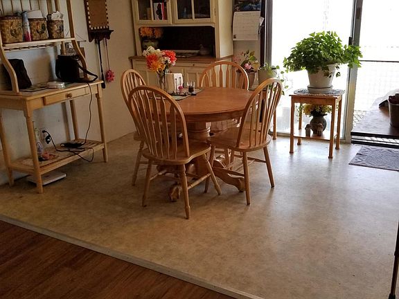 4th image of 220 NE Mariposa Ave