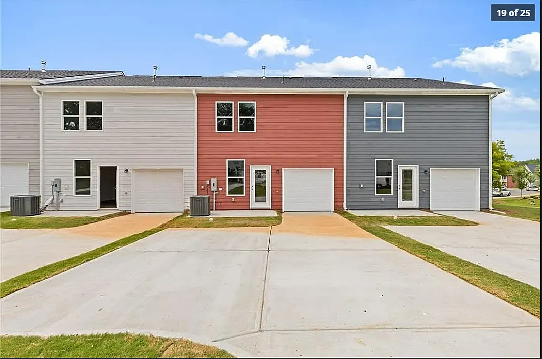 3 bed, 2.5 bath, 1800 sqft, $2,350 — Photo 2
