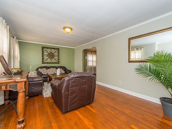5th image of 128 Crest Dr