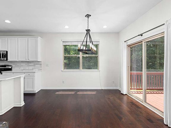 3rd image of 1575 Trailview Way