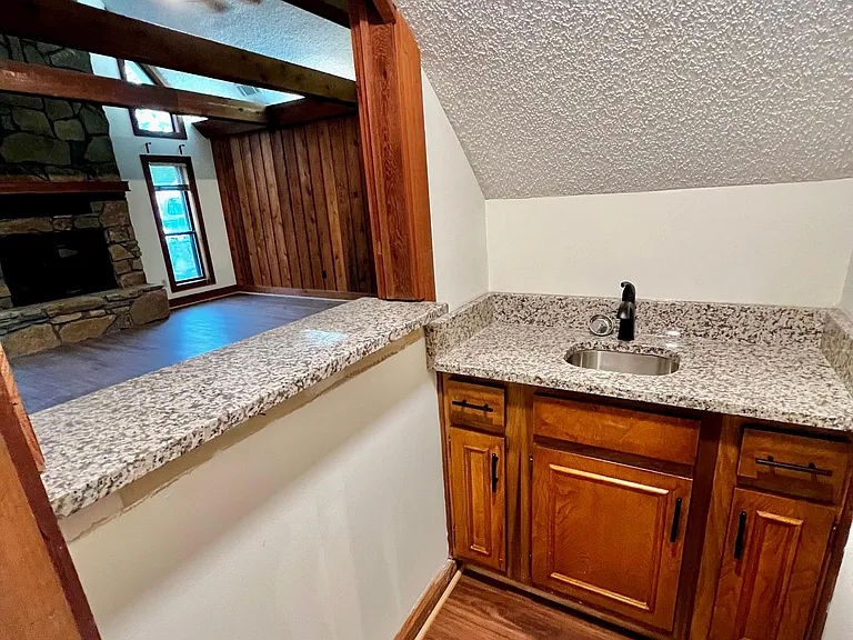 3168 Creekwood Ln — Photo 6