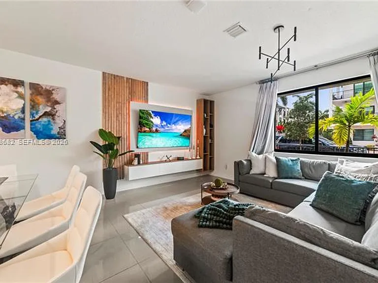 4741 NW 84th Ave #Townhouse 4741 — Photo 8