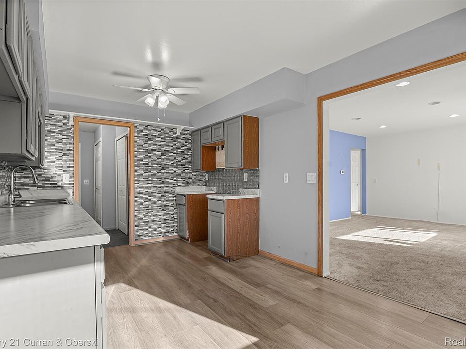 201 W Peterson Dr, photo 19