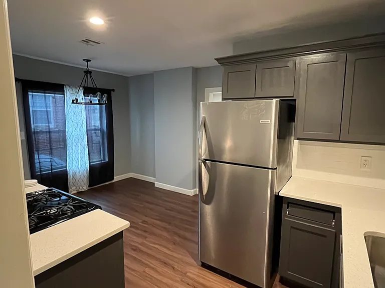 1141 N Harvard Ave — Photo 5