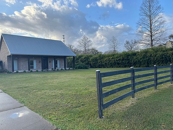 street view at driveway entrance of house