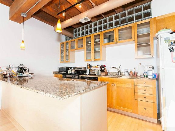 4th image of 1737 W Diversey Pkwy #303