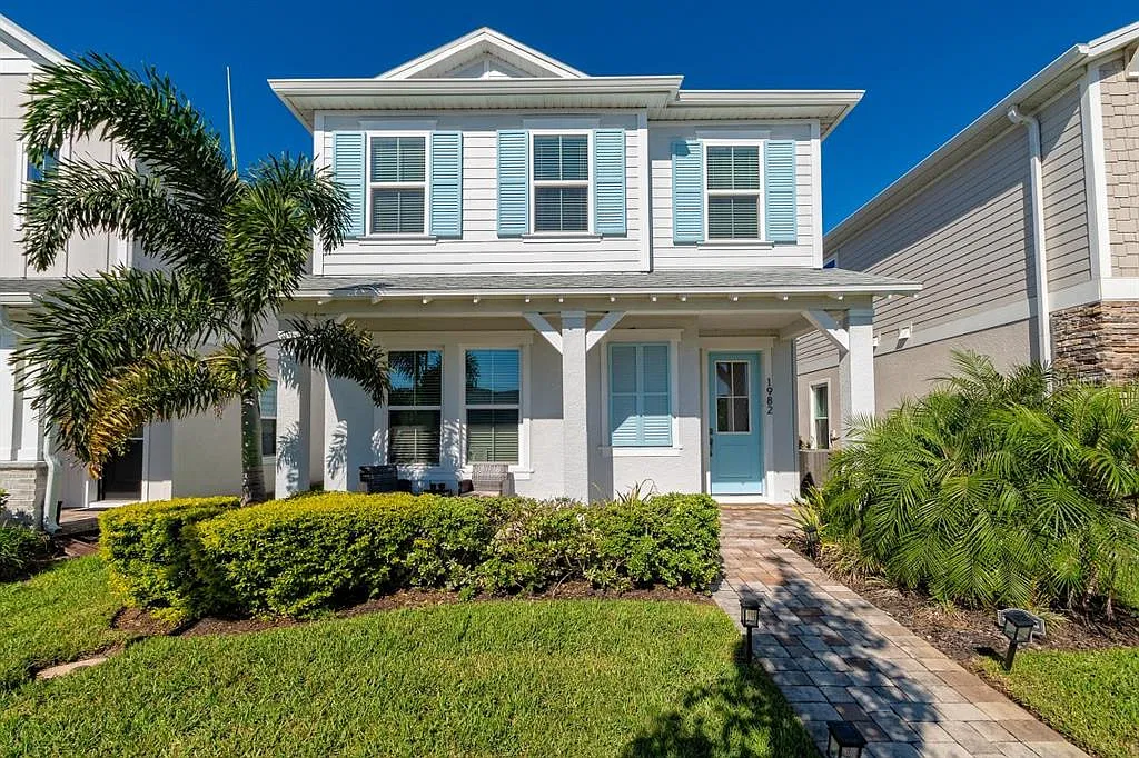 4 bed, 2.5 bath, 1856 sqft, $2,350 — Photo 3