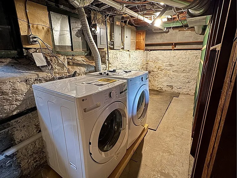 2 Agassiz Cir #B — Photo 17