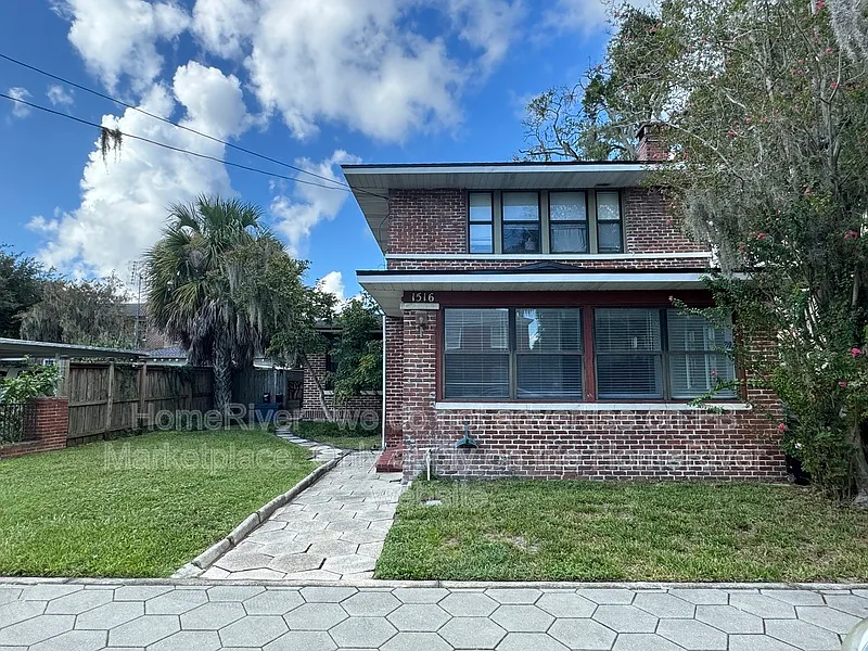 2 bed, 1.0 bath, 1200 sqft, $1,595 — Photo 1