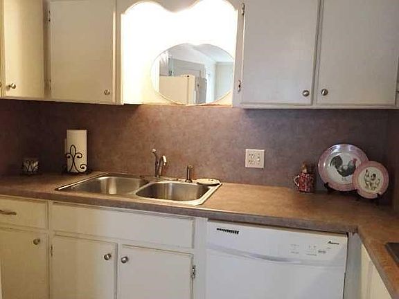 Kitchen. Cute updated kitchen.