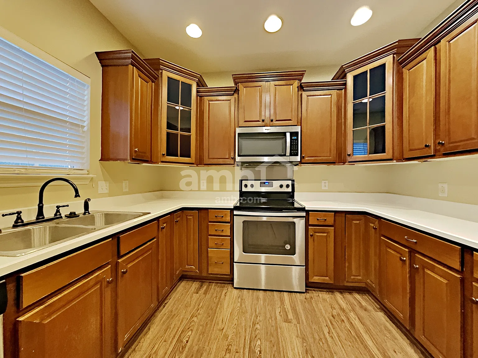 3 bed, 2.5 bath, 2833 sqft, $2,995 — Photo 3