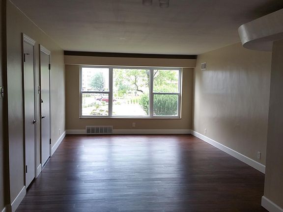 2nd image of 8415 Delmar Blvd APT 1W