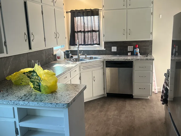 2720 26th Ave — Photo 3