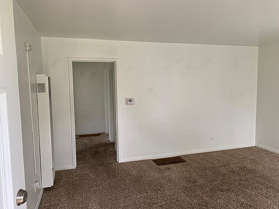3rd image of 182 E Barry Dr
