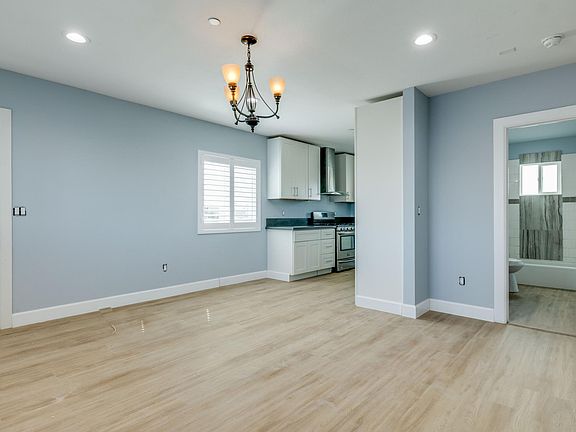 4th image of 3145 W 132nd St