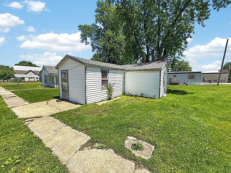216 Rollins St — Photo 41