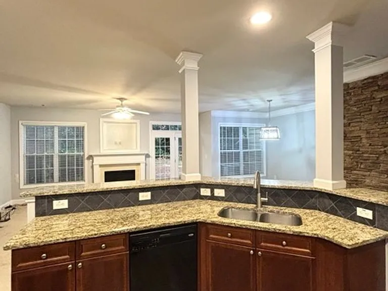 2408 Strand Ave — Photo 14