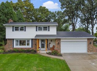 792 Williams Dr, Crown Point, IN 46307