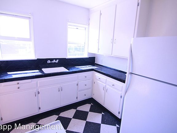 3rd image of 5924 Melrose Ave APT 6