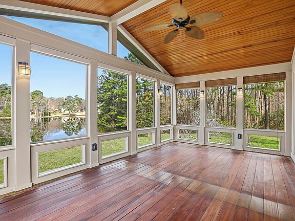 3rd image of 8017 Muirfield Dr